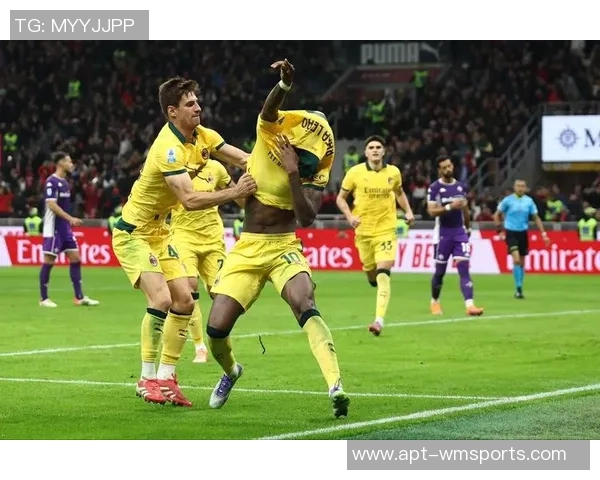 莱奥庆祝被加比亚拦截福法纳及时帮他整理衣领